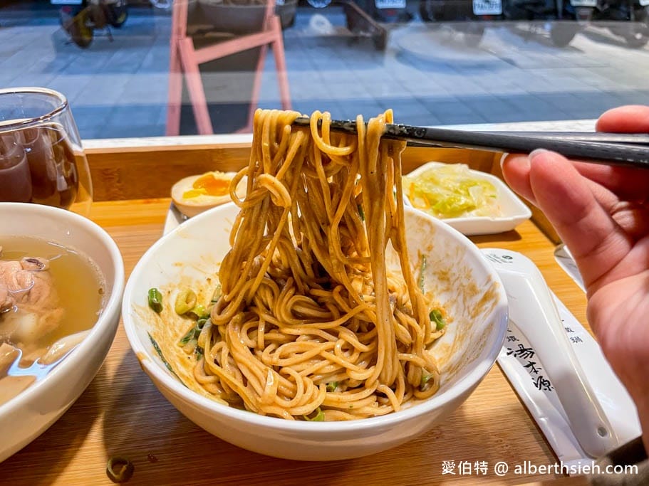 桃園龜山湯本源湯品拌麵｜湯頭清爽溫潤好喝，烏梅汁跟肉燥飯免費續