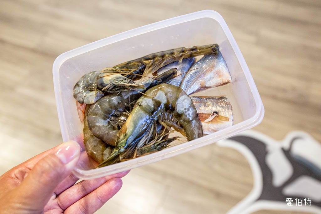 宜蘭礁溪室內景點｜金車生技水產養殖研發中心，餵鯊魚親子水族館