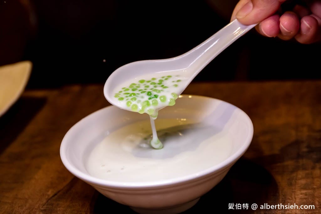 桃園平鎮美食推薦｜八柒麵館，極講究極濃郁牛肉麵湯頭
