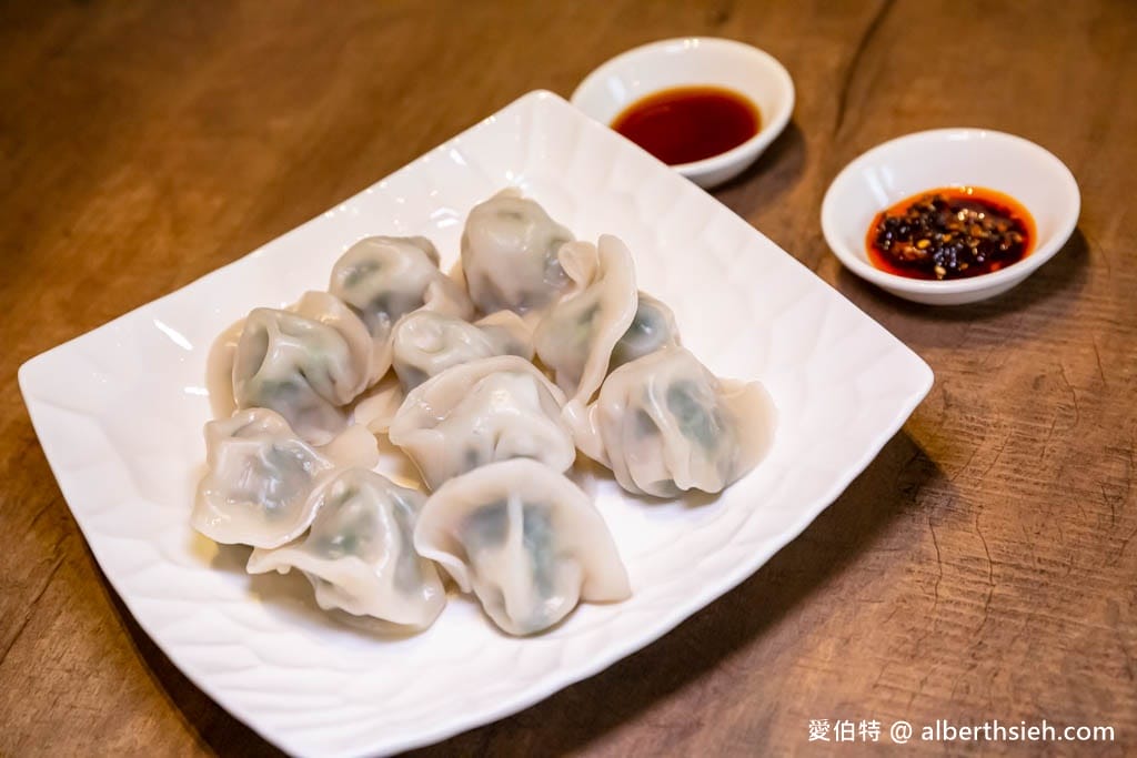 桃園平鎮美食推薦｜八柒麵館，極講究極濃郁牛肉麵湯頭