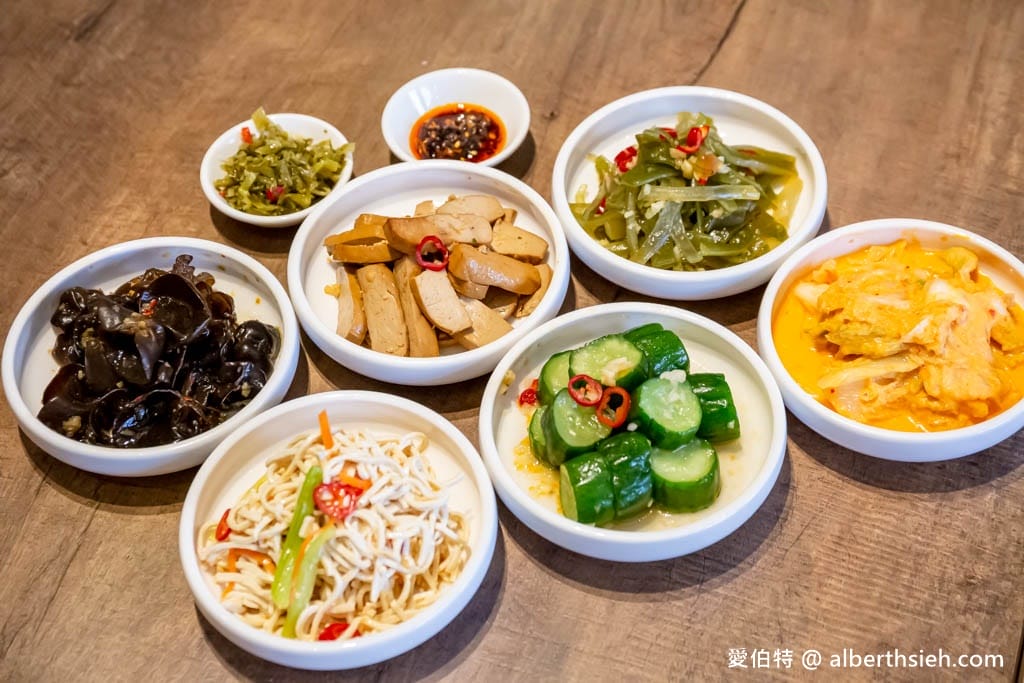 桃園平鎮美食推薦｜八柒麵館，極講究極濃郁牛肉麵湯頭