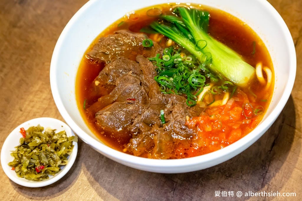 桃園平鎮美食推薦｜八柒麵館，極講究極濃郁牛肉麵湯頭