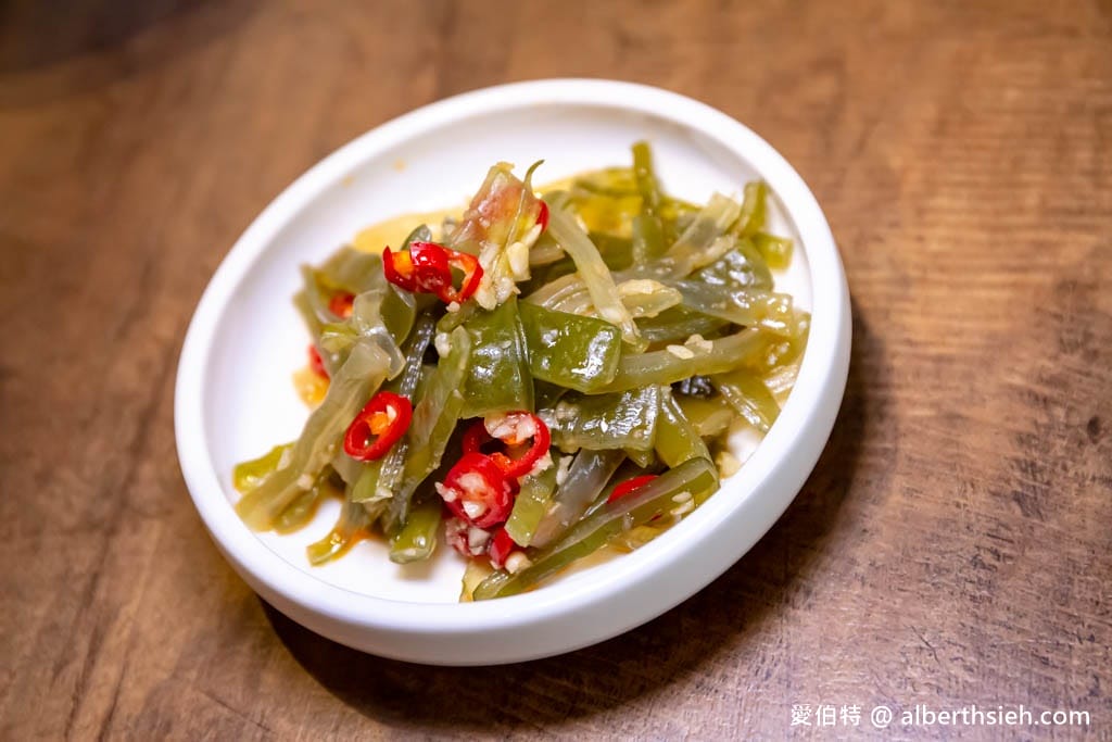 桃園平鎮美食推薦｜八柒麵館，極講究極濃郁牛肉麵湯頭
