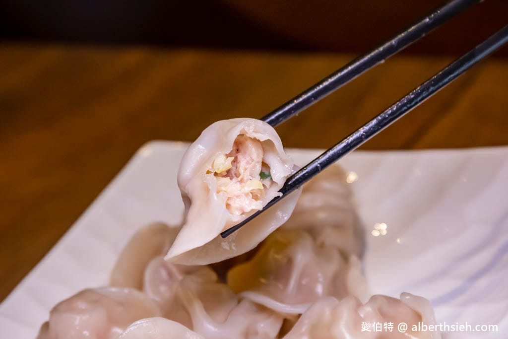 桃園平鎮美食推薦｜八柒麵館，極講究極濃郁牛肉麵湯頭