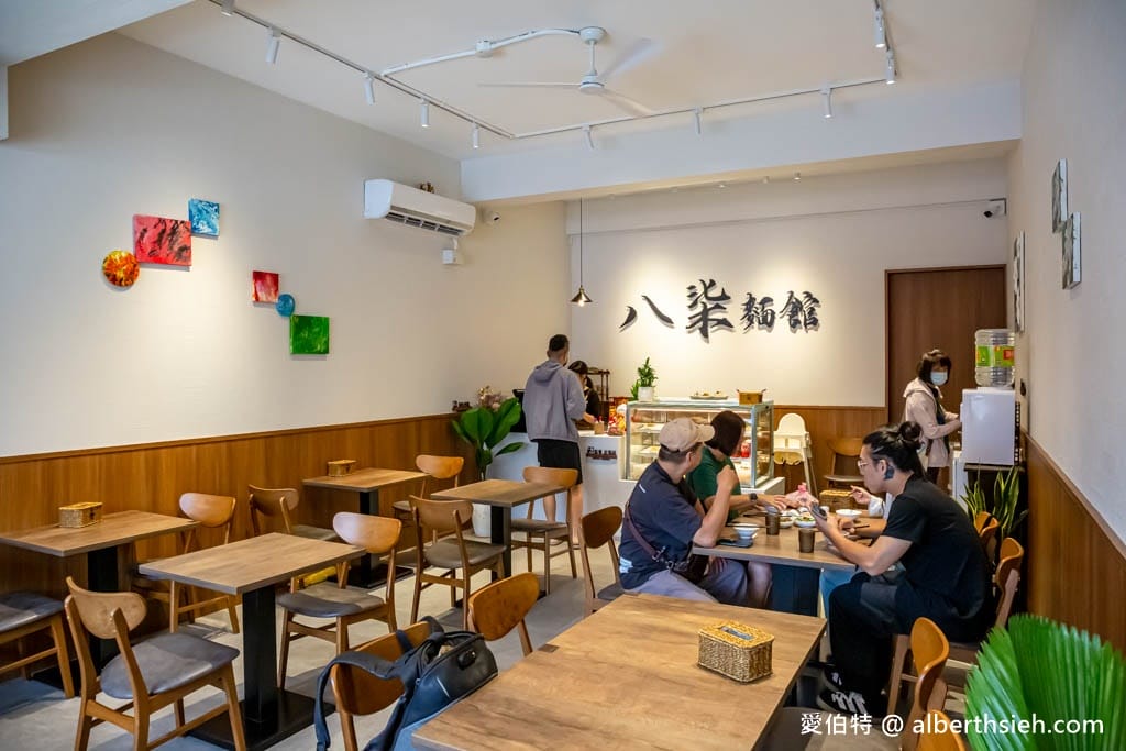 桃園平鎮美食推薦｜八柒麵館，極講究極濃郁牛肉麵湯頭