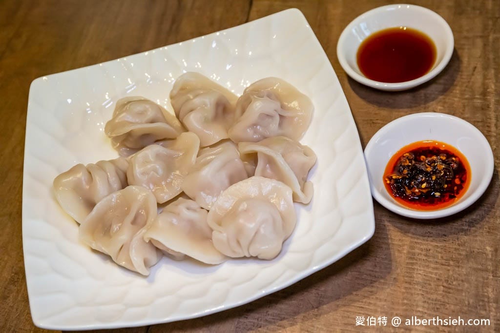 桃園平鎮美食推薦｜八柒麵館，極講究極濃郁牛肉麵湯頭