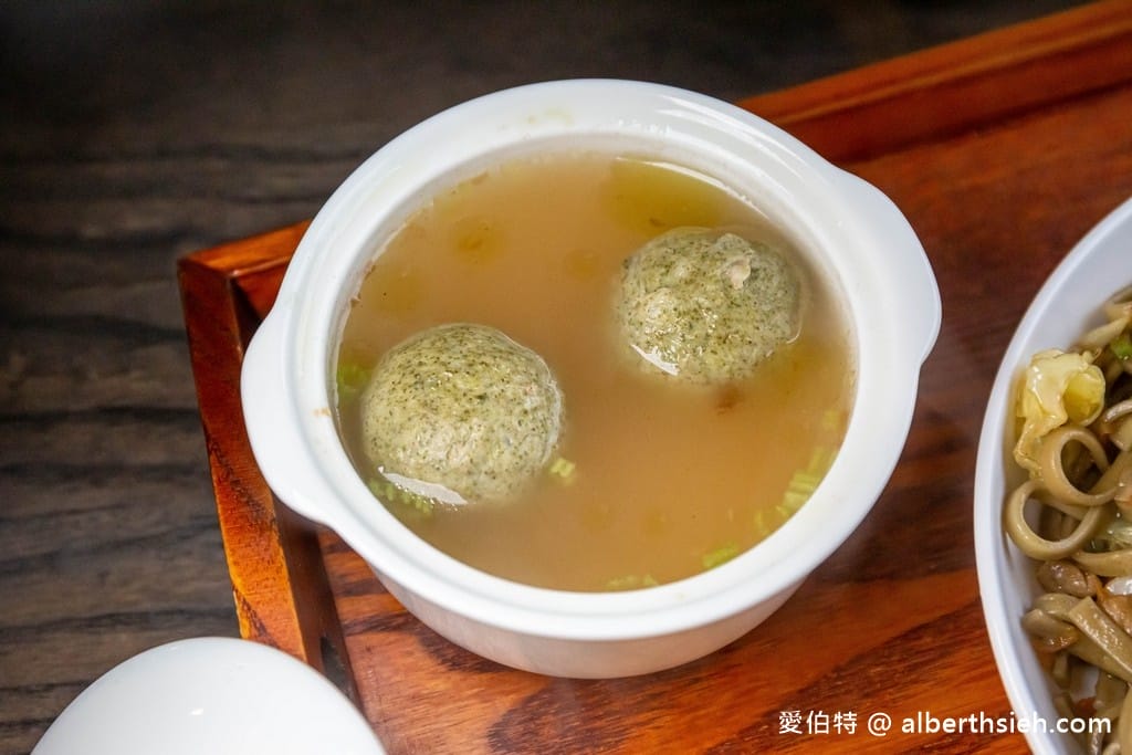 桃園龍潭美人世家咖啡廳｜快炒綠茶麵好吃，賞魯冰花最佳景觀