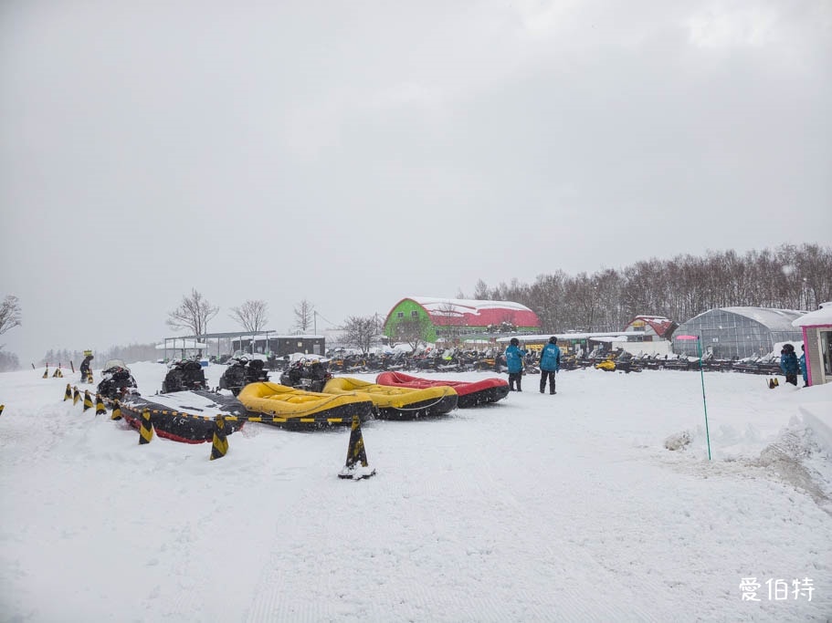 北海道美瑛四季彩之丘｜冬日雪景雪地橡皮艇體驗與熊肉鹿肉美食