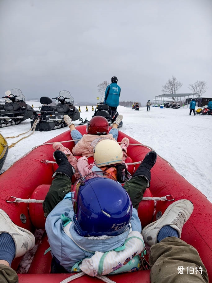 北海道美瑛四季彩之丘｜冬日雪景雪地橡皮艇體驗與熊肉鹿肉美食