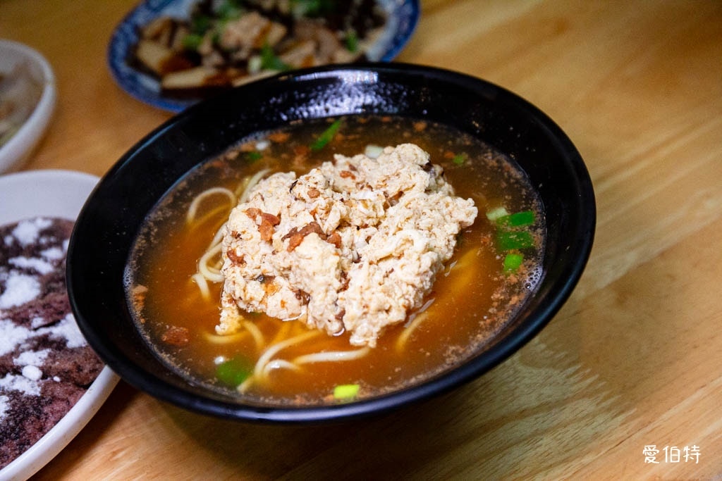 平鎮忠貞市場美食｜阿嬌米干，傳承60年純米手工，擺夷京東米線好吃
