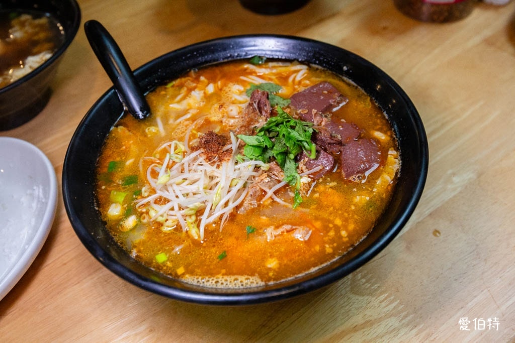 平鎮忠貞市場美食｜阿嬌米干，擺夷京東米線