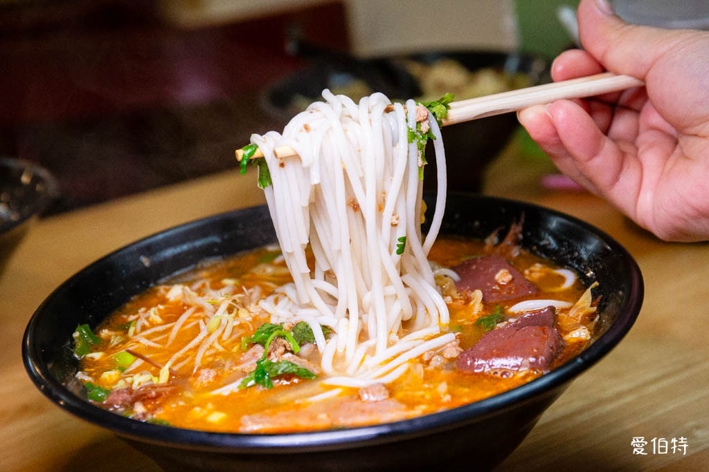 平鎮忠貞市場美食｜阿嬌米干，傳承60年純米手工，擺夷京東米線好吃