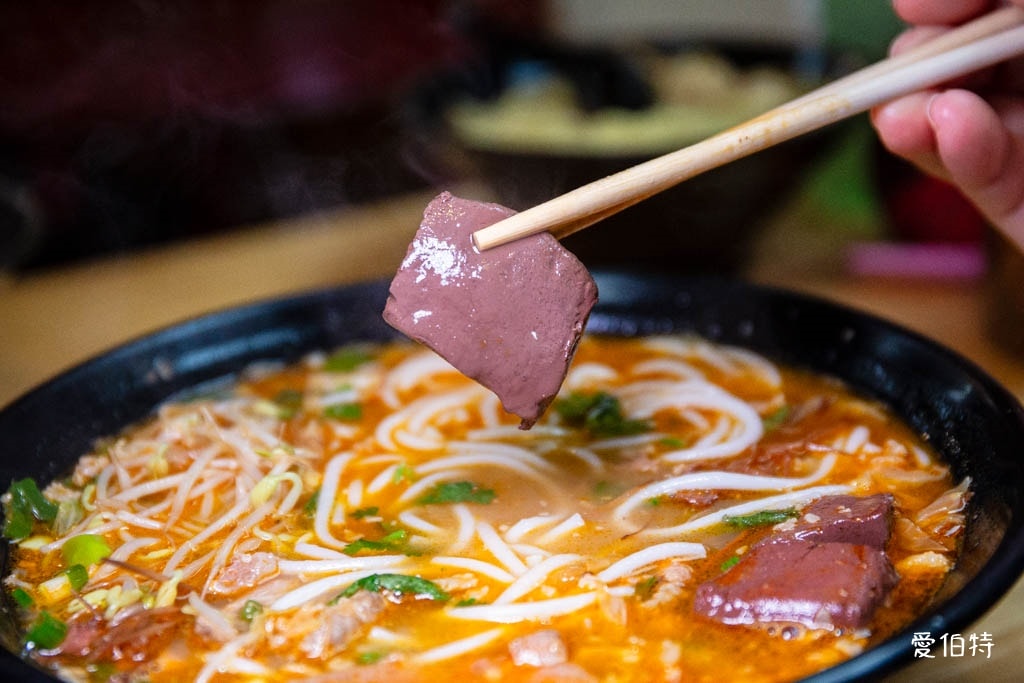 平鎮忠貞市場美食｜阿嬌米干，傳承60年純米手工，擺夷京東米線好吃