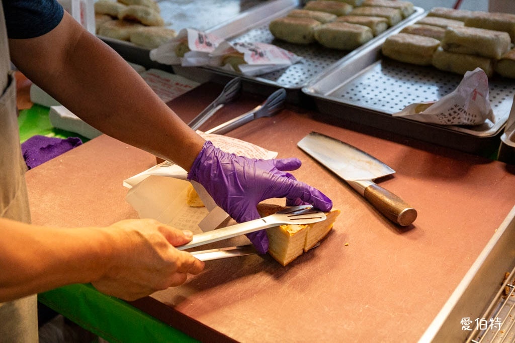 中壢新明市場美食｜老北京蔥花燒餅王，現做燒餅越嚼越香
