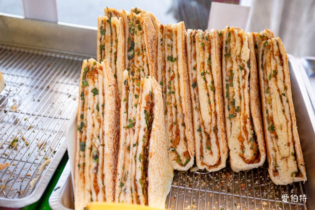 中壢新明市場美食｜老北京蔥花燒餅王，現做燒餅越嚼越香
