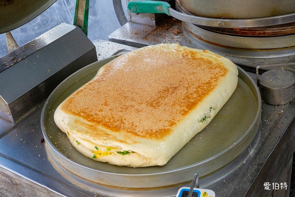 中壢新明市場美食｜老北京蔥花燒餅王，現做燒餅越嚼越香