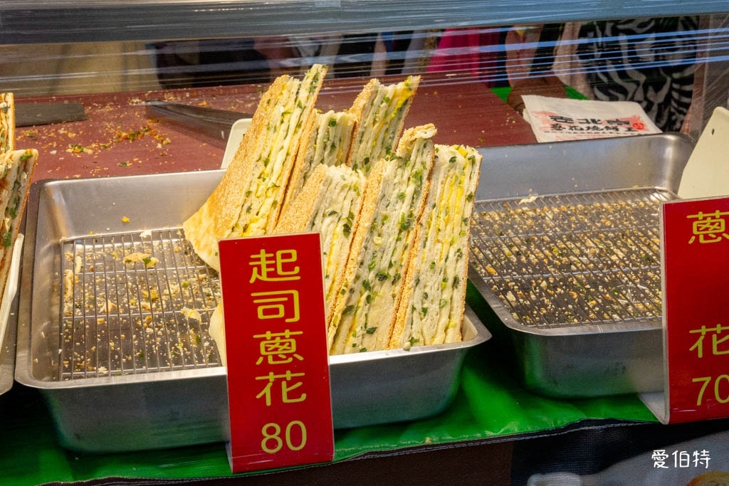 中壢新明市場美食｜老北京蔥花燒餅王，現做燒餅越嚼越香
