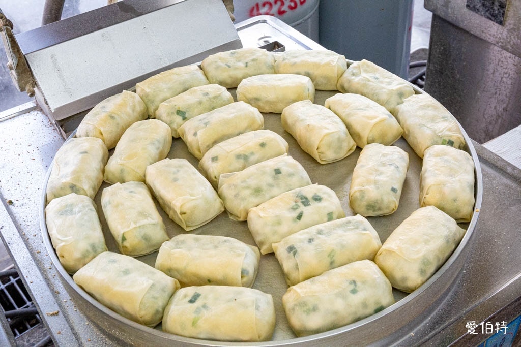 中壢新明市場美食｜老北京蔥花燒餅王，現做燒餅越嚼越香