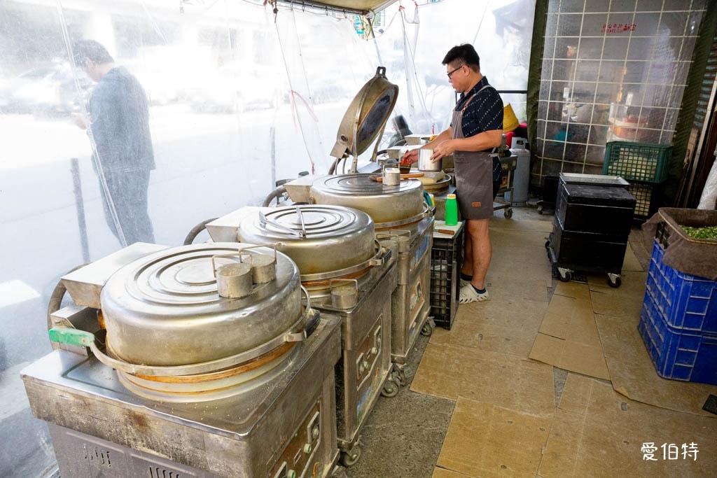 中壢新明市場美食｜老北京蔥花燒餅王，現做燒餅越嚼越香