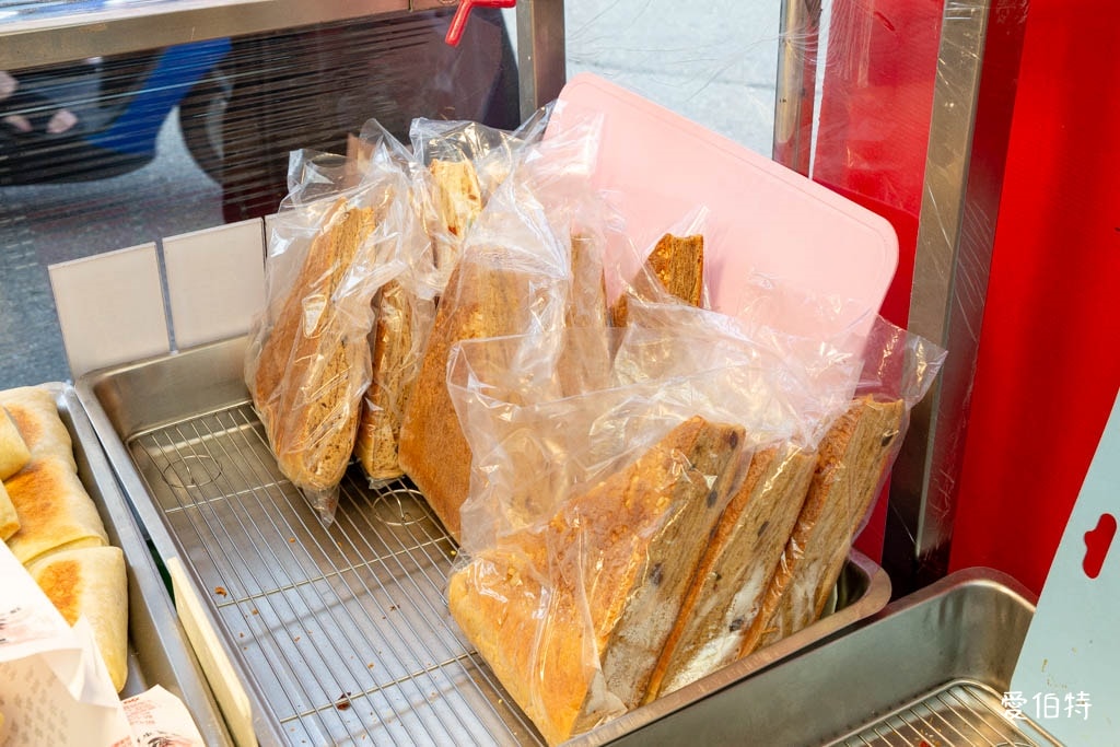 中壢新明市場美食｜老北京蔥花燒餅王，現做燒餅越嚼越香