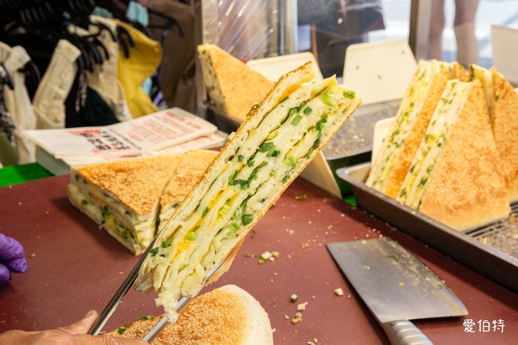 中壢新明市場美食｜老北京蔥花燒餅王，現做燒餅越嚼越香