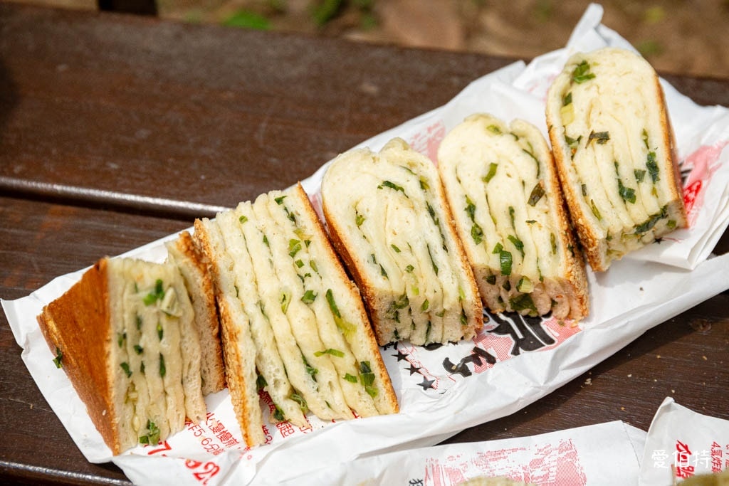 中壢新明市場美食｜老北京蔥花燒餅王，現做燒餅越嚼越香