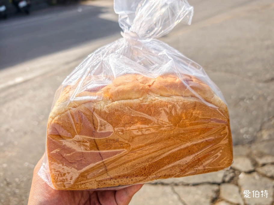 林口美食｜華福食品NG麵包5元起，24小時營業，唐璞烘焙代工廠