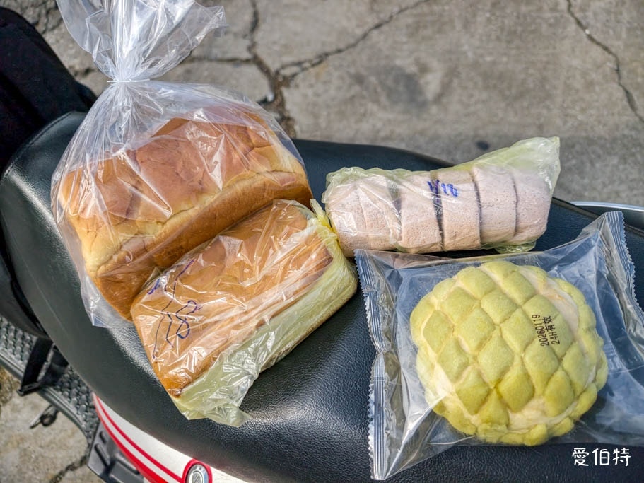 林口美食｜華福食品NG麵包5元起，24小時營業，唐璞烘焙代工廠
