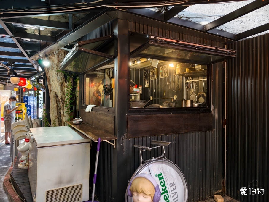 竹北聚餐推薦｜草地囡仔複合式熱炒，鐵板豆腐跟炒蛤蜊必點