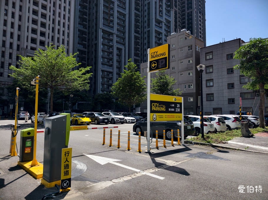 竹北聚餐推薦｜草地囡仔複合式熱炒，鐵板豆腐跟炒蛤蜊必點