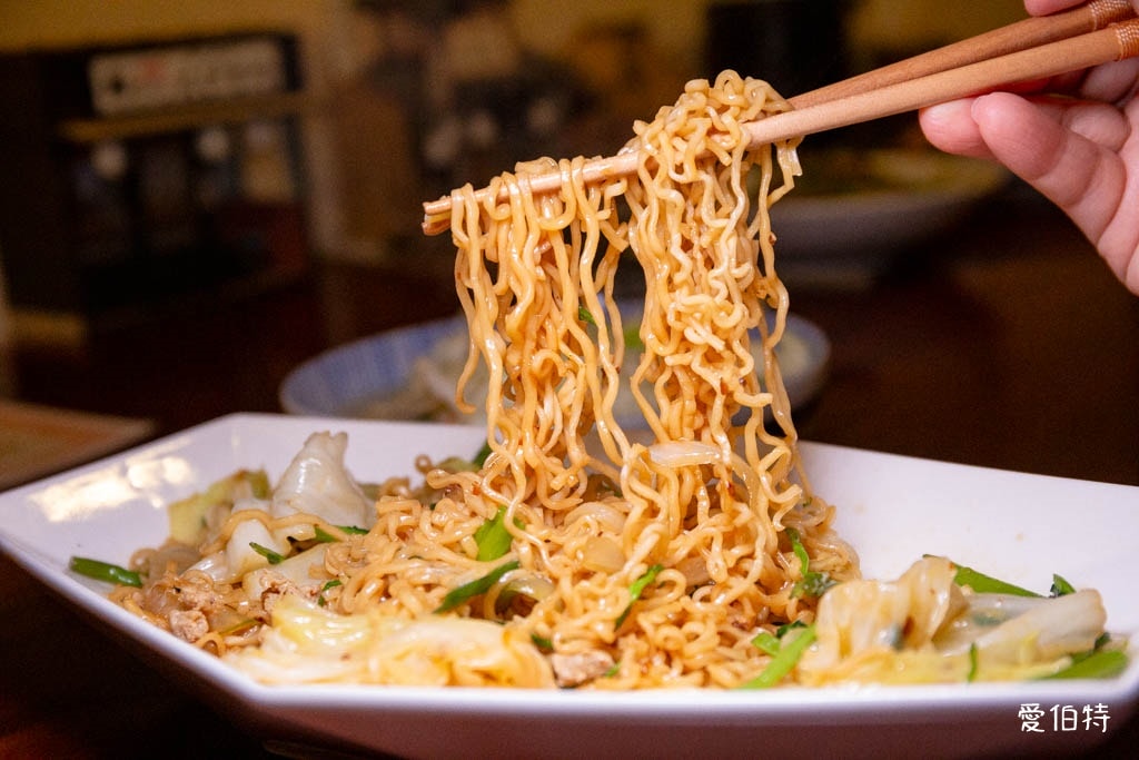 竹北聚餐推薦｜草地囡仔複合式熱炒，鐵板豆腐跟炒蛤蜊必點