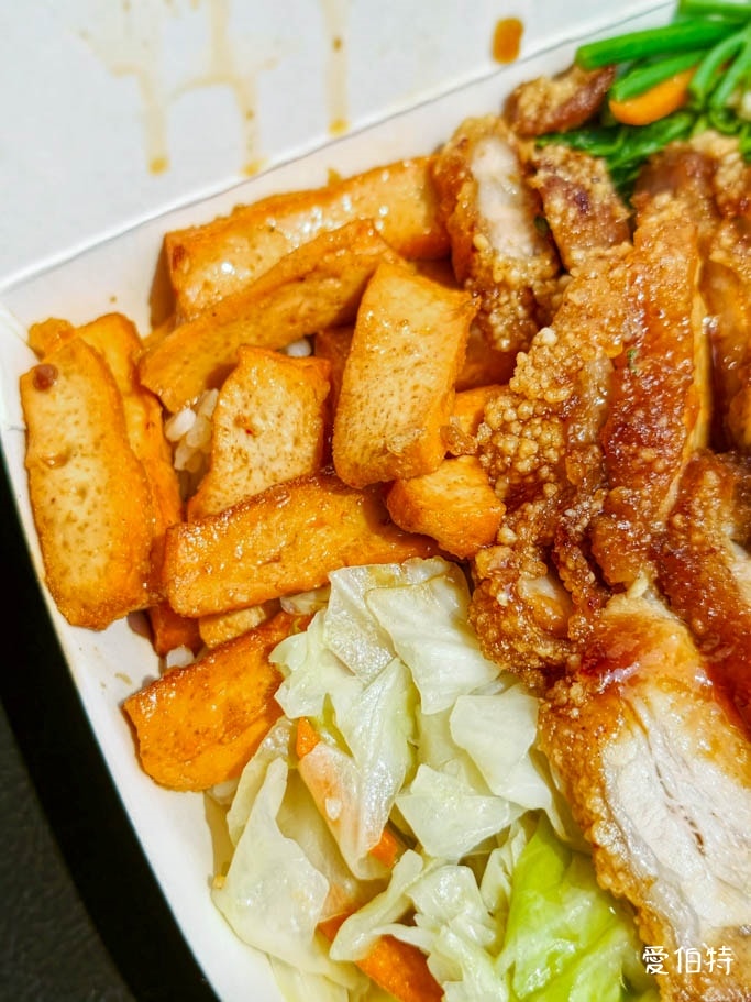 桃園大興便當｜100元爽吃一主四副，隱藏巷弄的超人氣後站美食