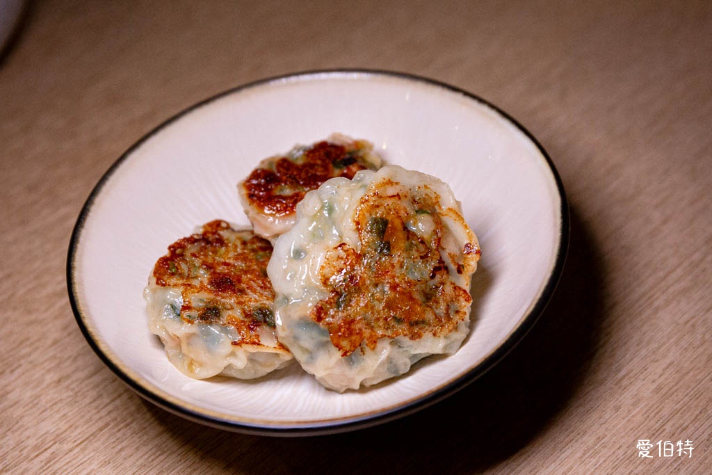華泰名品城美食推薦華漾DIM SUM,青埔必吃港點菜單推薦 - 第31張圖 香煎韭菜餅|華漾DIM SUM中壢青埔華泰名品城美食推薦