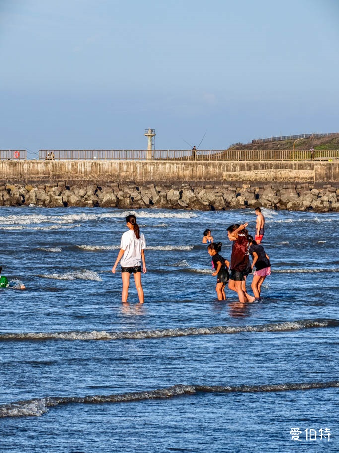桃園親子一日遊推薦|竹圍漁港吃海鮮,順遊沙灘玩水踏浪拍夕陽! - 第22張圖 桃園親子一日遊推薦|竹圍漁港吃海鮮,順遊沙灘玩水踏浪拍夕陽!