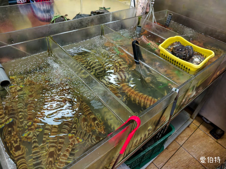 桃園竹圍漁港海鮮推薦|賜福船長的店,在地20年價格透明附停車場 - 第12張圖 桃園竹圍漁港美食推薦|賜福船長的店