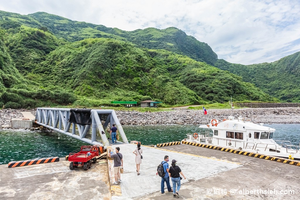 宜蘭賞鯨推薦.龜山島賞鯨繞島牛奶海(新福豐168賞鯨豚,不誇張直接看到整群五百隻海豚!) @愛伯特