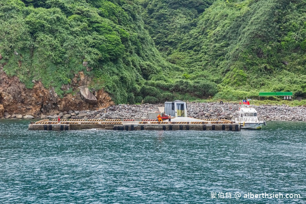 宜蘭賞鯨推薦.龜山島賞鯨繞島牛奶海(新福豐168賞鯨豚,不誇張直接看到整群五百隻海豚!) @愛伯特
