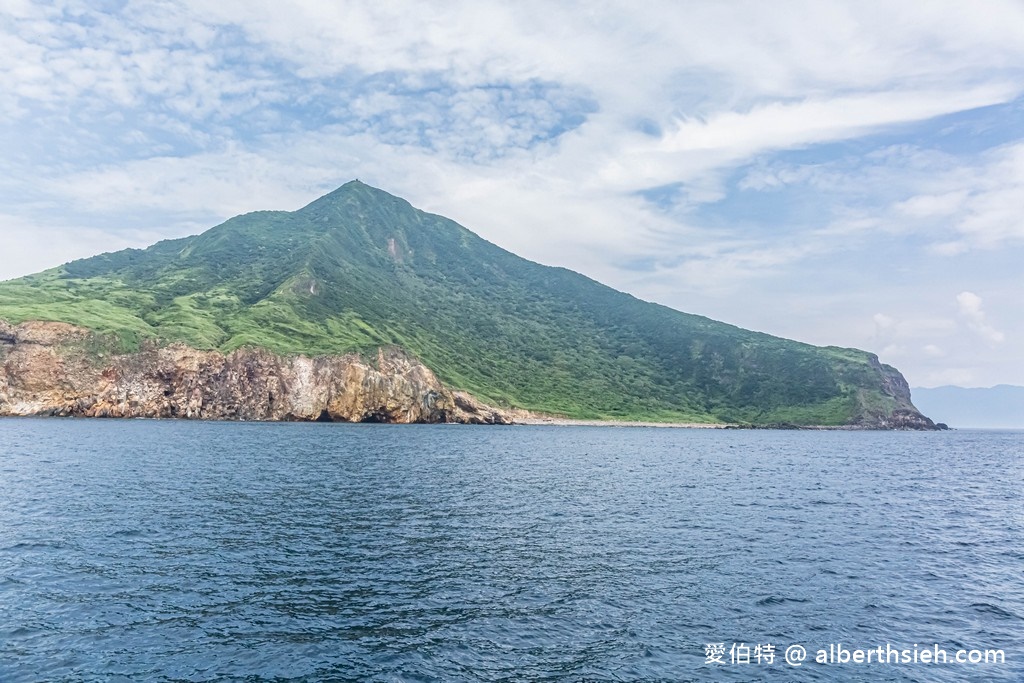 宜蘭賞鯨推薦.龜山島賞鯨繞島牛奶海(新福豐168賞鯨豚,不誇張直接看到整群五百隻海豚!) @愛伯特