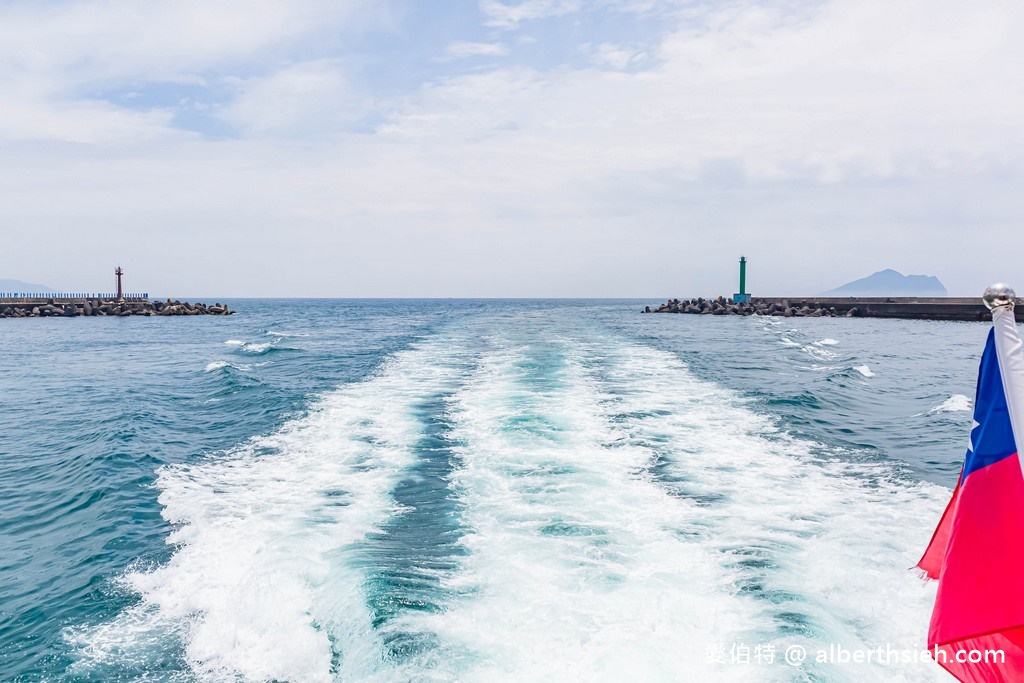 宜蘭賞鯨推薦．龜山島賞鯨繞島牛奶海（新福豐168賞鯨豚，不誇張直接看到整群五百隻海豚！） @愛伯特