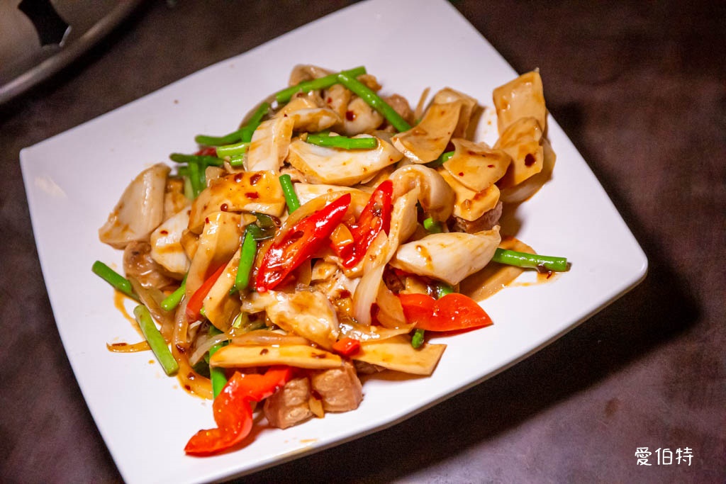 台灣磚窯雞三峽店（菜單龍眼木烤雞，餐點份量多，雞油拌飯免費吃到飽） @愛伯特