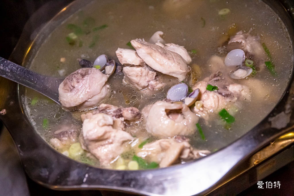 台灣磚窯雞三峽店（菜單龍眼木烤雞，餐點份量多，雞油拌飯免費吃到飽） @愛伯特