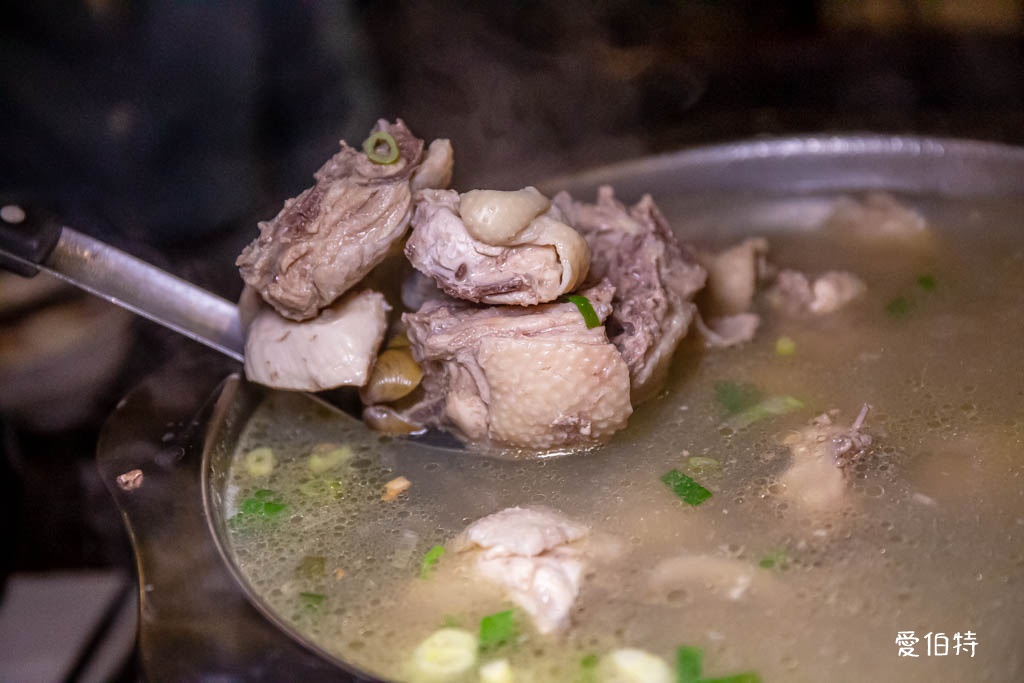 台灣磚窯雞三峽店（菜單龍眼木烤雞，餐點份量多，雞油拌飯免費吃到飽） @愛伯特