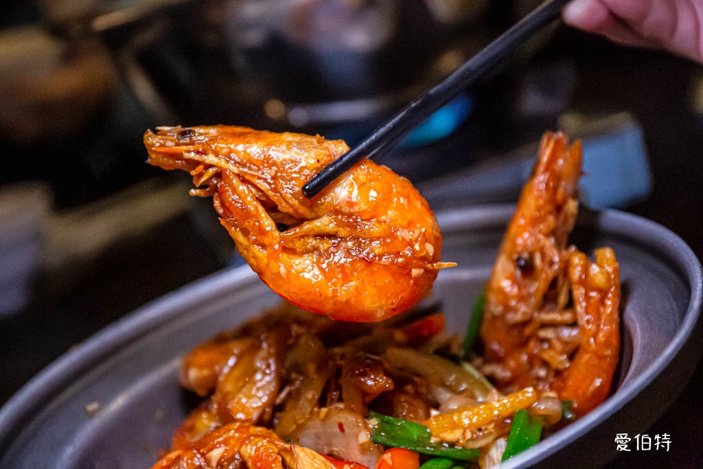 台灣磚窯雞三峽店（菜單龍眼木烤雞，餐點份量多，雞油拌飯免費吃到飽） @愛伯特