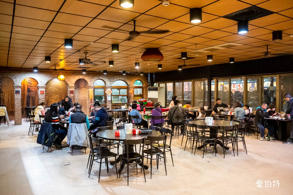 台灣磚窯雞三峽店（菜單龍眼木烤雞，餐點份量多，雞油拌飯免費吃到飽） @愛伯特