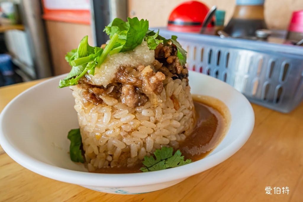 桃園龜山早餐推薦｜龜山蔡大腸蚵仔麵線＋筒仔米糕，在地人激推美食 @愛伯特