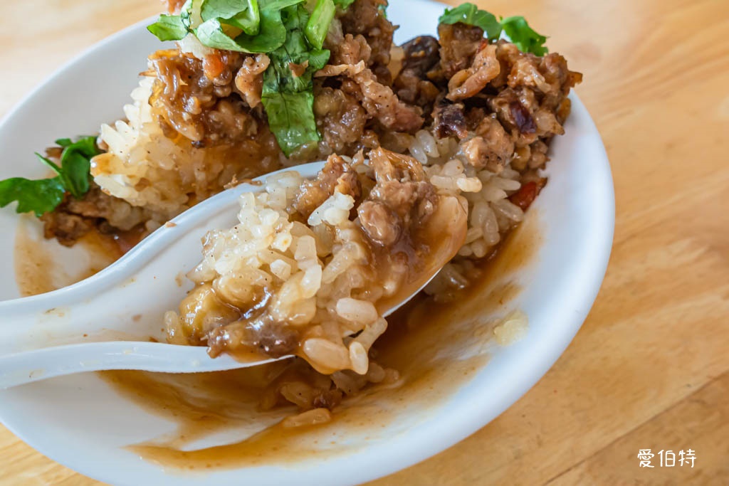 桃園龜山早餐推薦｜龜山蔡大腸蚵仔麵線＋筒仔米糕，在地人激推美食 @愛伯特