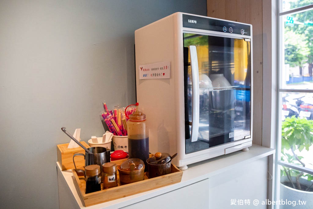 小巷子清燉牛肉麵桃園武陵店|湯頭清爽拉麵Q彈有勁,滷味水餃 @愛伯特