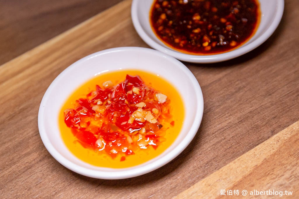 小巷子清燉牛肉麵桃園武陵店｜湯頭清爽拉麵Q彈有勁，滷味水餃 @愛伯特