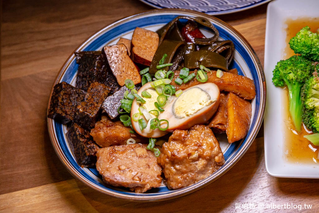 小巷子清燉牛肉麵桃園武陵店|湯頭清爽拉麵Q彈有勁,滷味水餃 @愛伯特