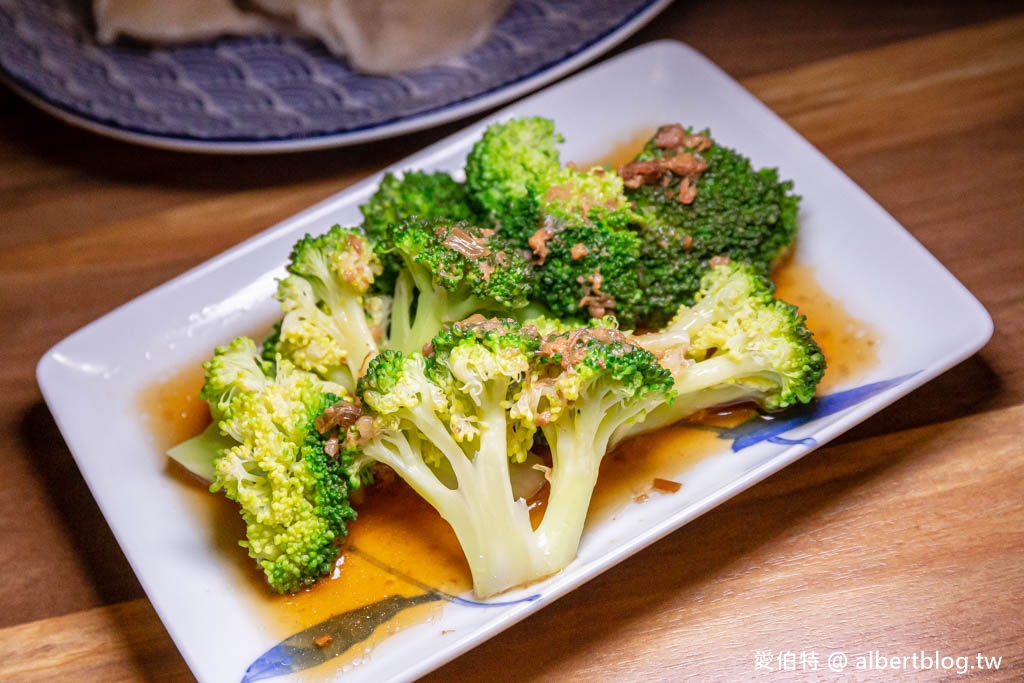 小巷子清燉牛肉麵桃園武陵店|湯頭清爽拉麵Q彈有勁,滷味水餃 @愛伯特